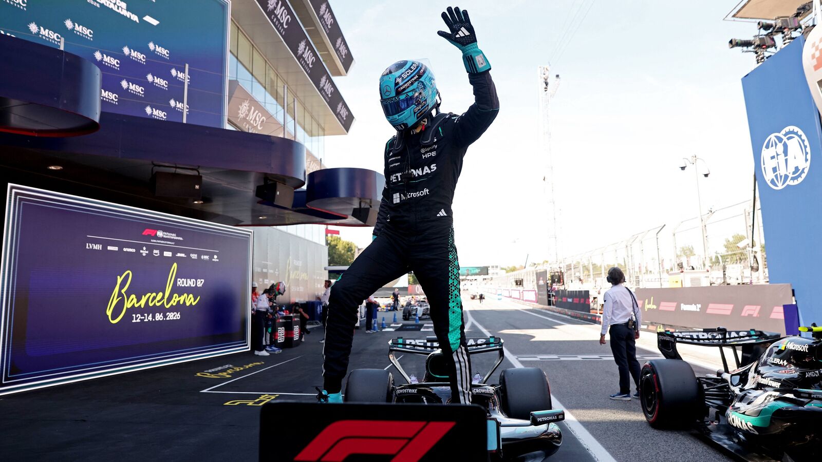 GEORGE RUSSELL, POLE POZISYONU ILE GERI DÖNDÜ!